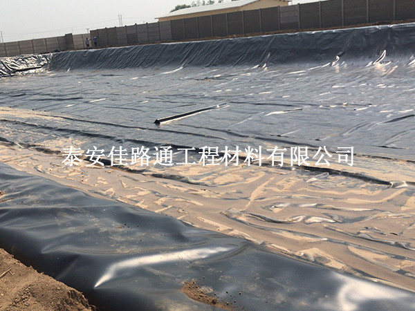 蓄水池鋪設(shè)防滲膜與坡面防滑技巧:打造穩(wěn)固高效的儲(chǔ)水設(shè)施 蓄水池鋪設(shè)防滲膜與坡面防滑技巧:打造穩(wěn)固高效的儲(chǔ)水設(shè)施