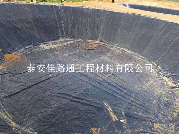 藕池防滲膜鋪設(shè)總出問題？前期勘察準(zhǔn)備要做對(duì)