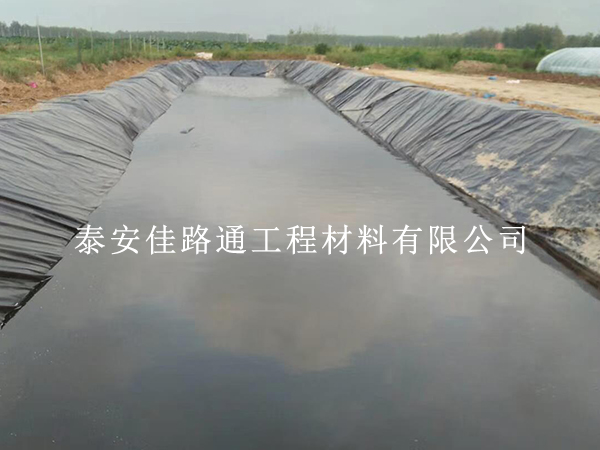 養(yǎng)殖防滲膜鋪設(shè)總出問(wèn)題？氣候因素要避開(kāi)